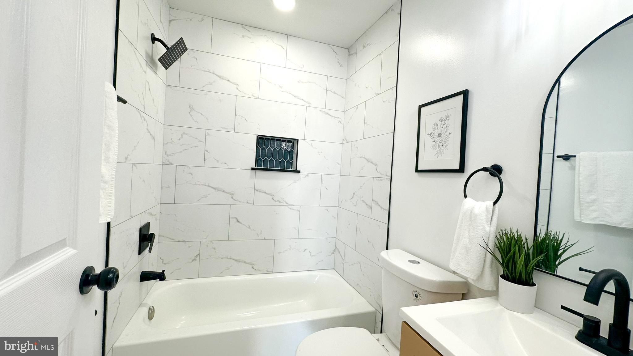 5627 McClean Boulevard Baltimore, MD 21214 - Photo 13 of 38 Guest Bath