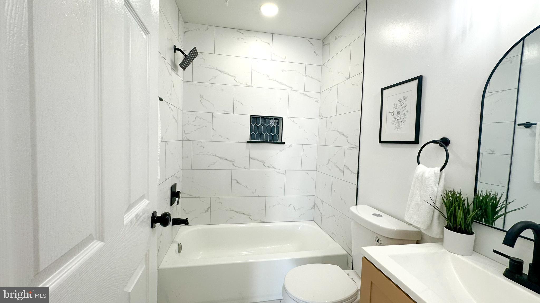 5627 McClean Boulevard Baltimore, MD 21214 - Photo 14 of 38 Guest Bath