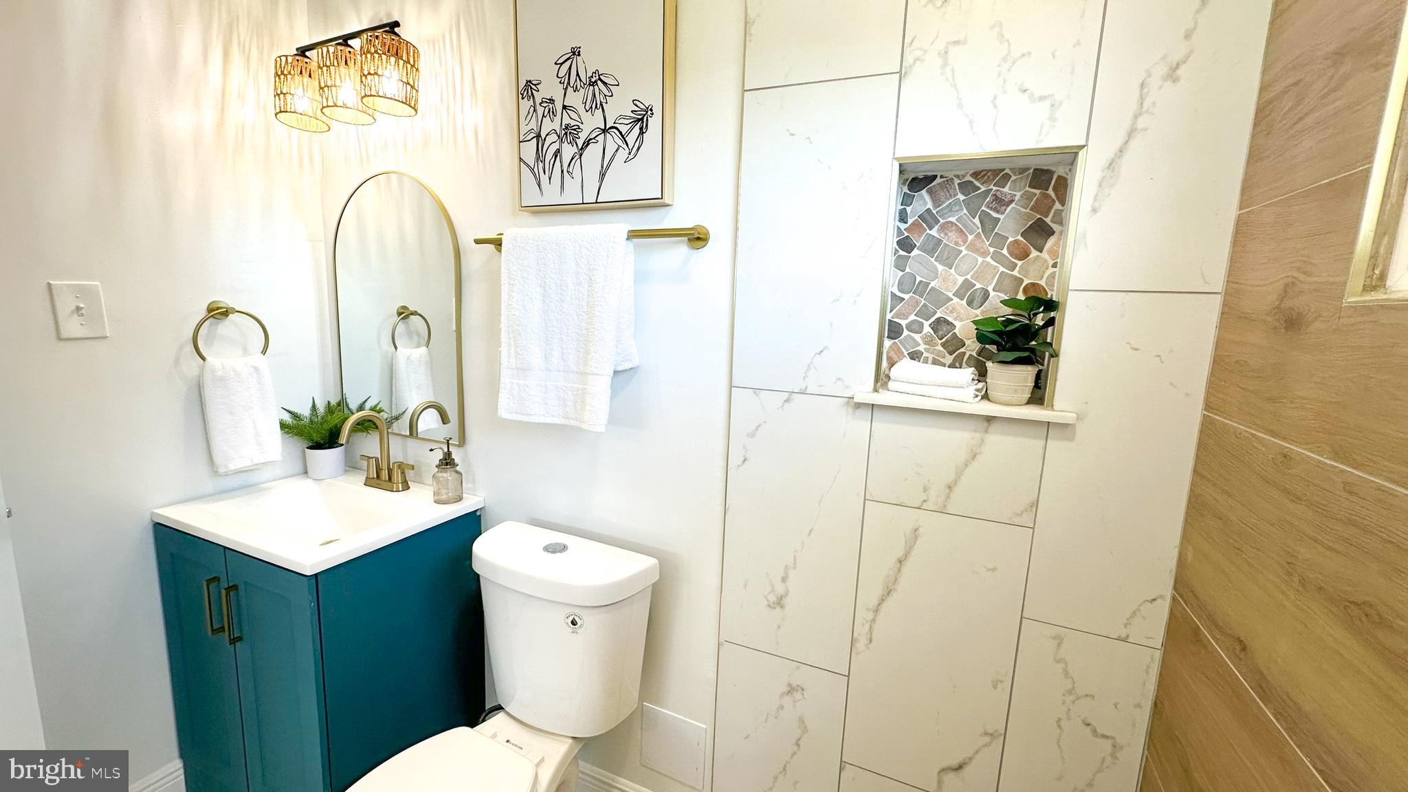 5627 McClean Boulevard Baltimore, MD 21214 - Photo 24 of 38 Primary Bath