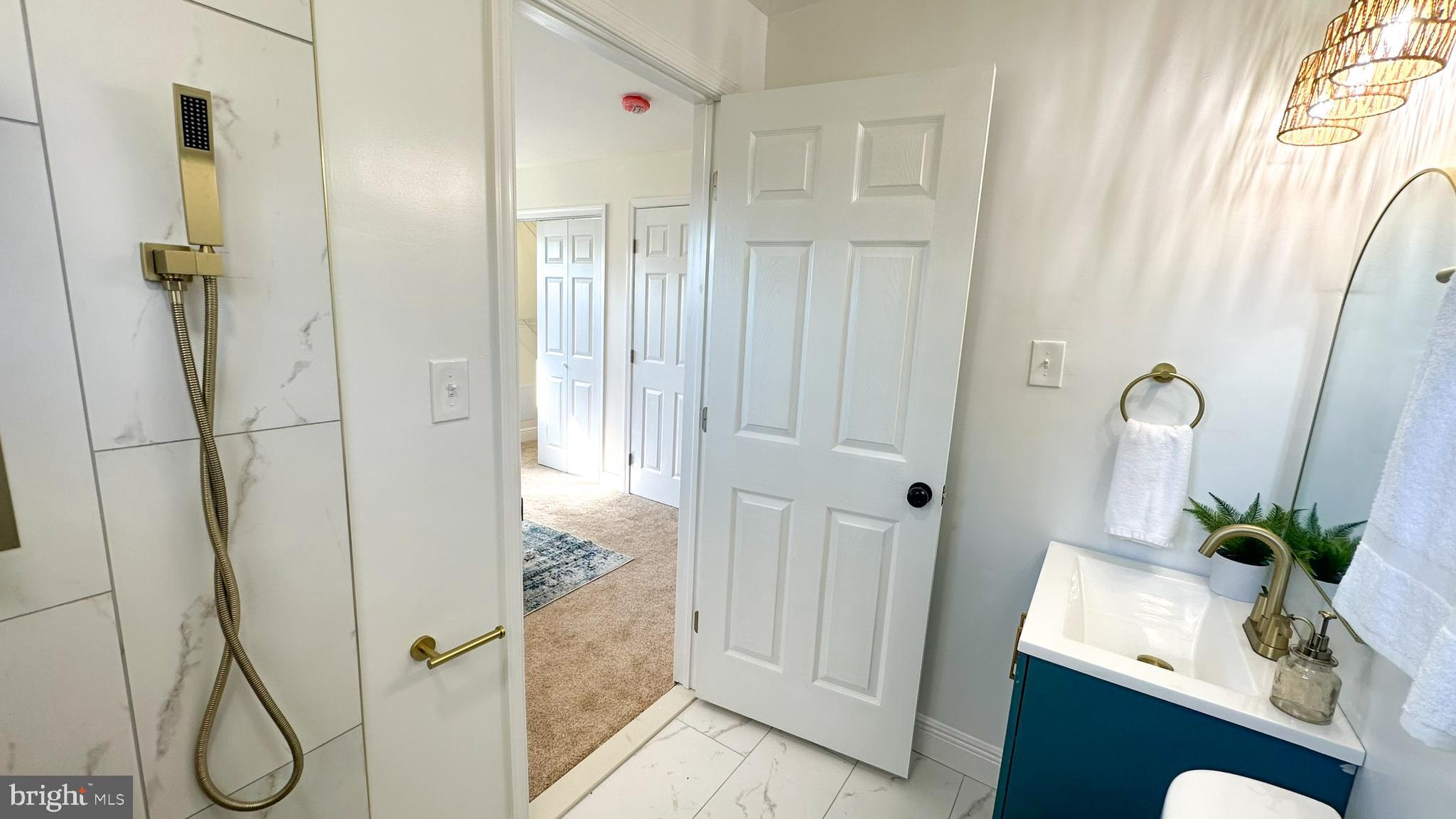 5627 McClean Boulevard Baltimore, MD 21214 - Photo 27 of 38 Primary Bath