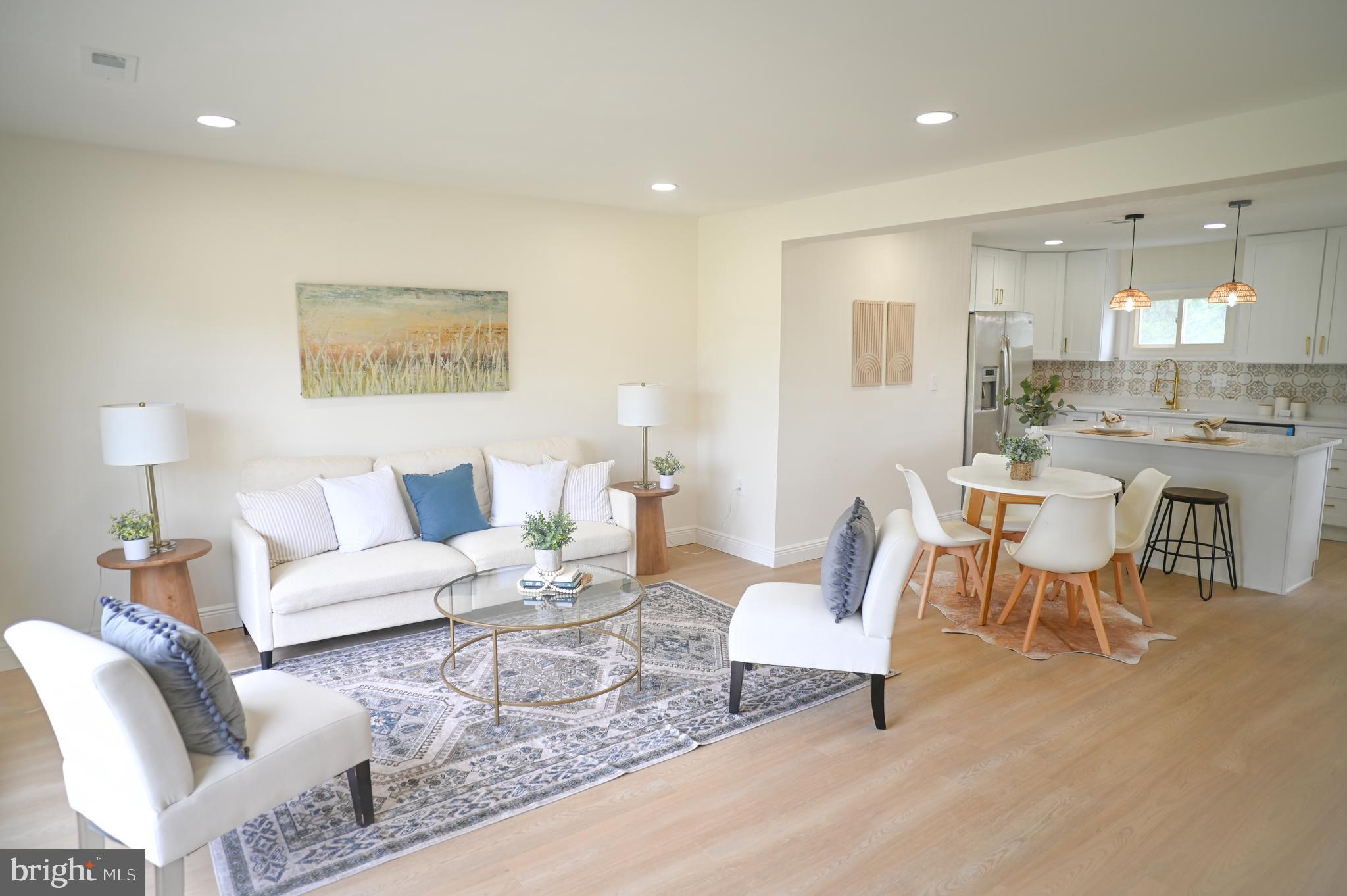 5627 McClean Boulevard Baltimore, MD 21214 - Photo 4 of 38 Living / Dining