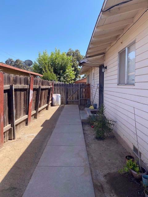 664 East August Avenue Reedley, CA 93654 - Photo 9 of 14