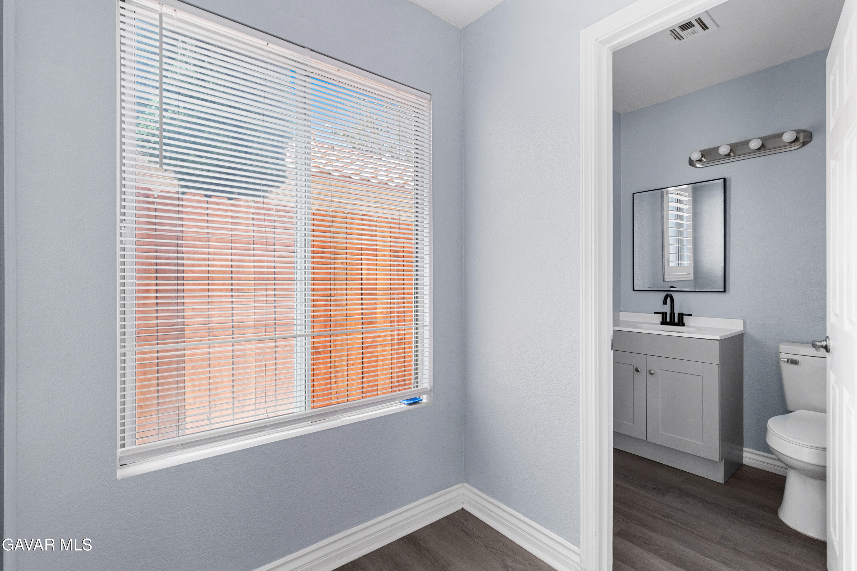 37666 Scomar Street Palmdale, CA 93550 - Photo 10 of 27 Utility room-1
