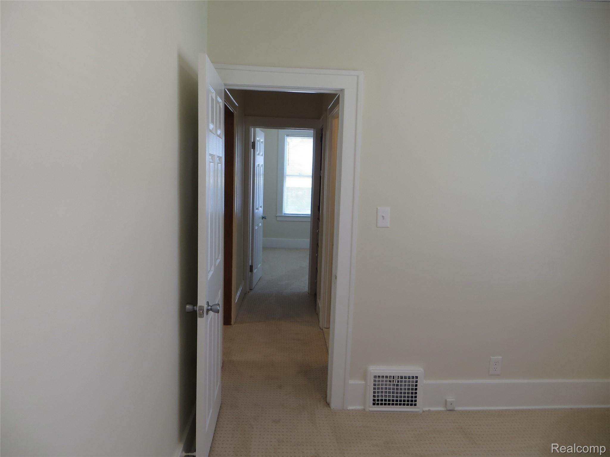 23053 Rausch Avenue Eastpointe, MI 48021 - Photo 31 of 53 IMG_1740.JPG