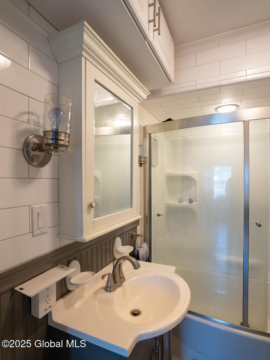 23 Hampton Avenue Rensselaer, NY 12144 - Photo 13 of 34 DSC00479