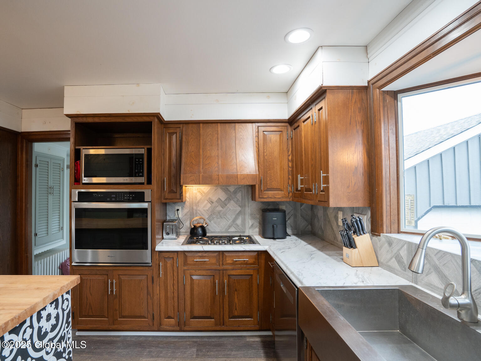 23 Hampton Avenue Rensselaer, NY 12144 - Photo 9 of 34 DSC00498