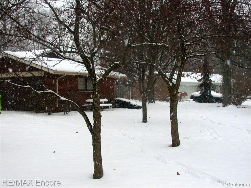 32121 Red Clover Road Farmington Hills, MI 48334 - Photo 11 of 45