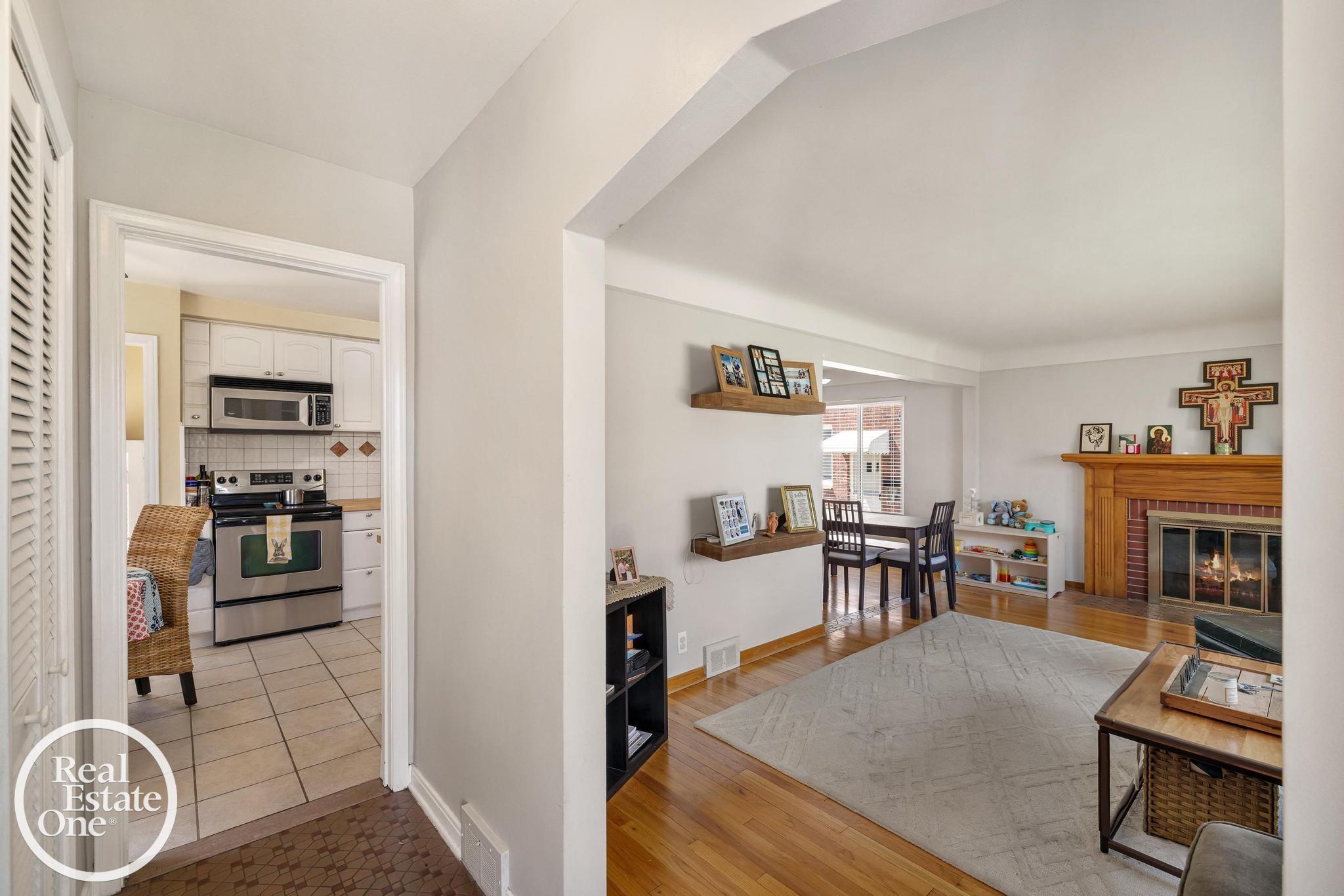 375 Ridgemont Road Grosse Pointe Farms, MI 48236 - Photo 5 of 29