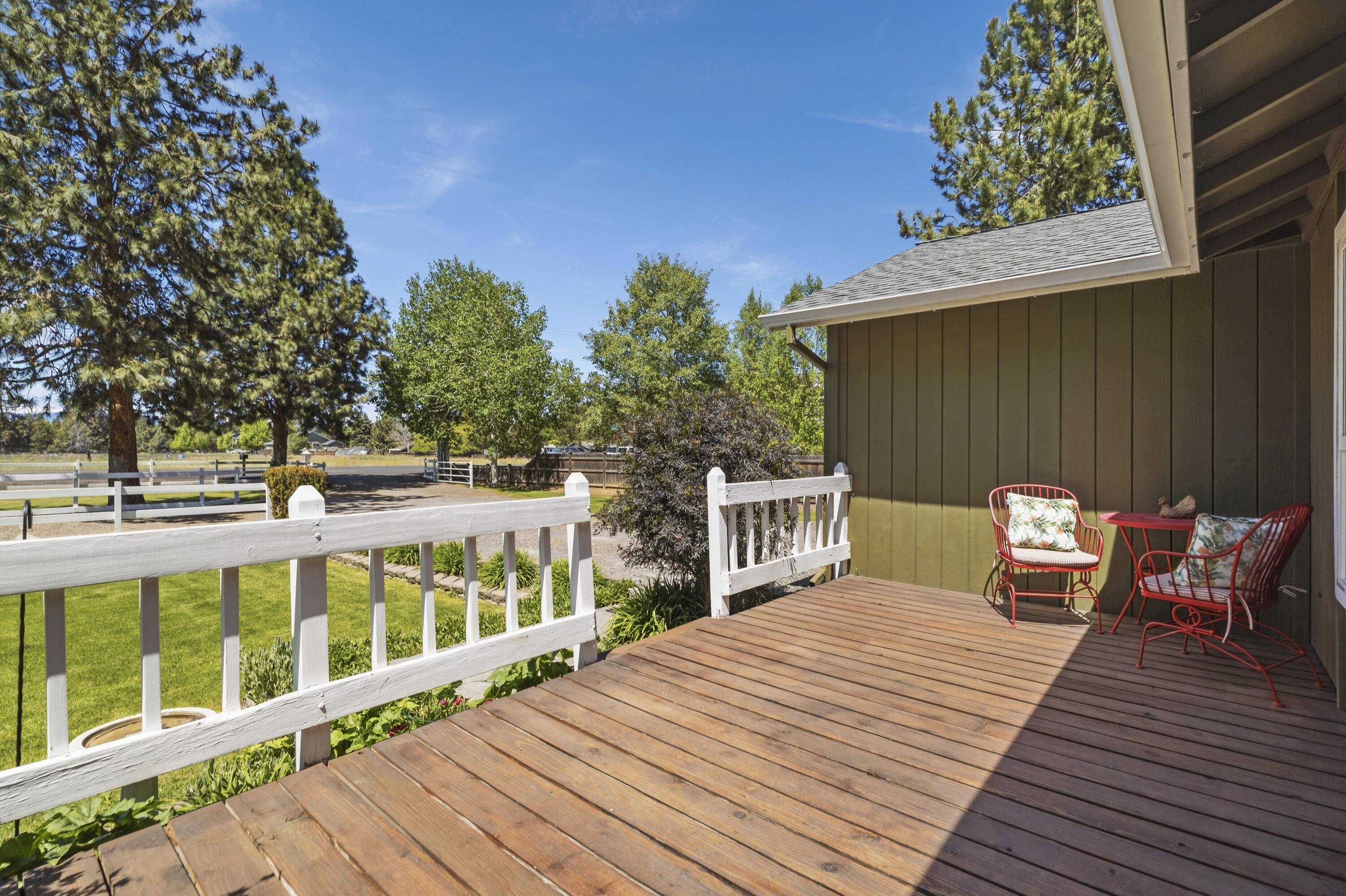 61908 Pettigrew Road Bend, OR 97702 - Photo 36 of 62 30-Exterior