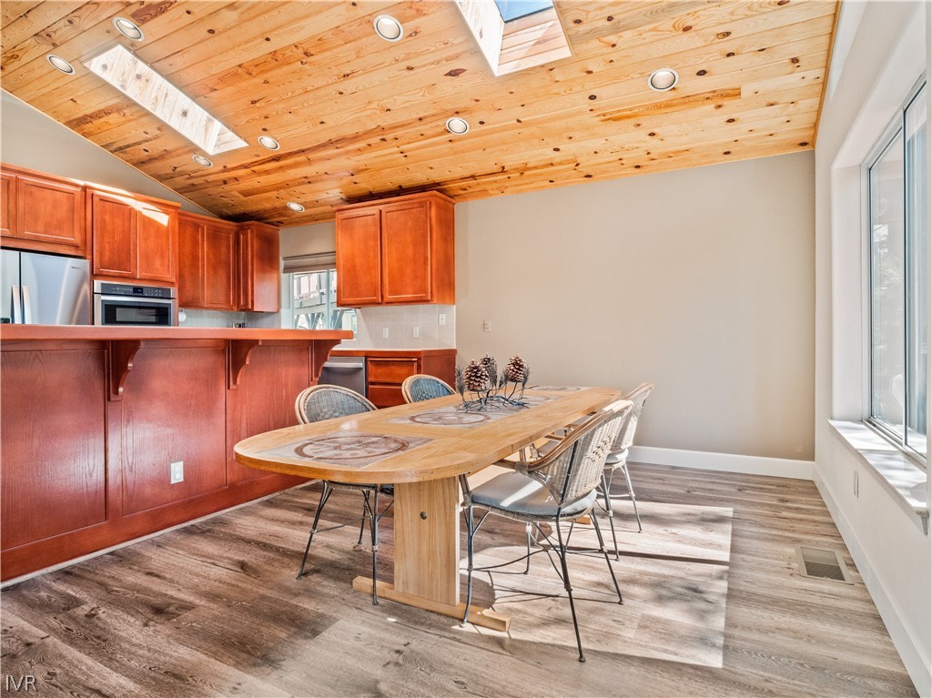 1368 Zurich Lane Incline Village, NV 89451 - Photo 12 of 34 a dining room with a table and chairs