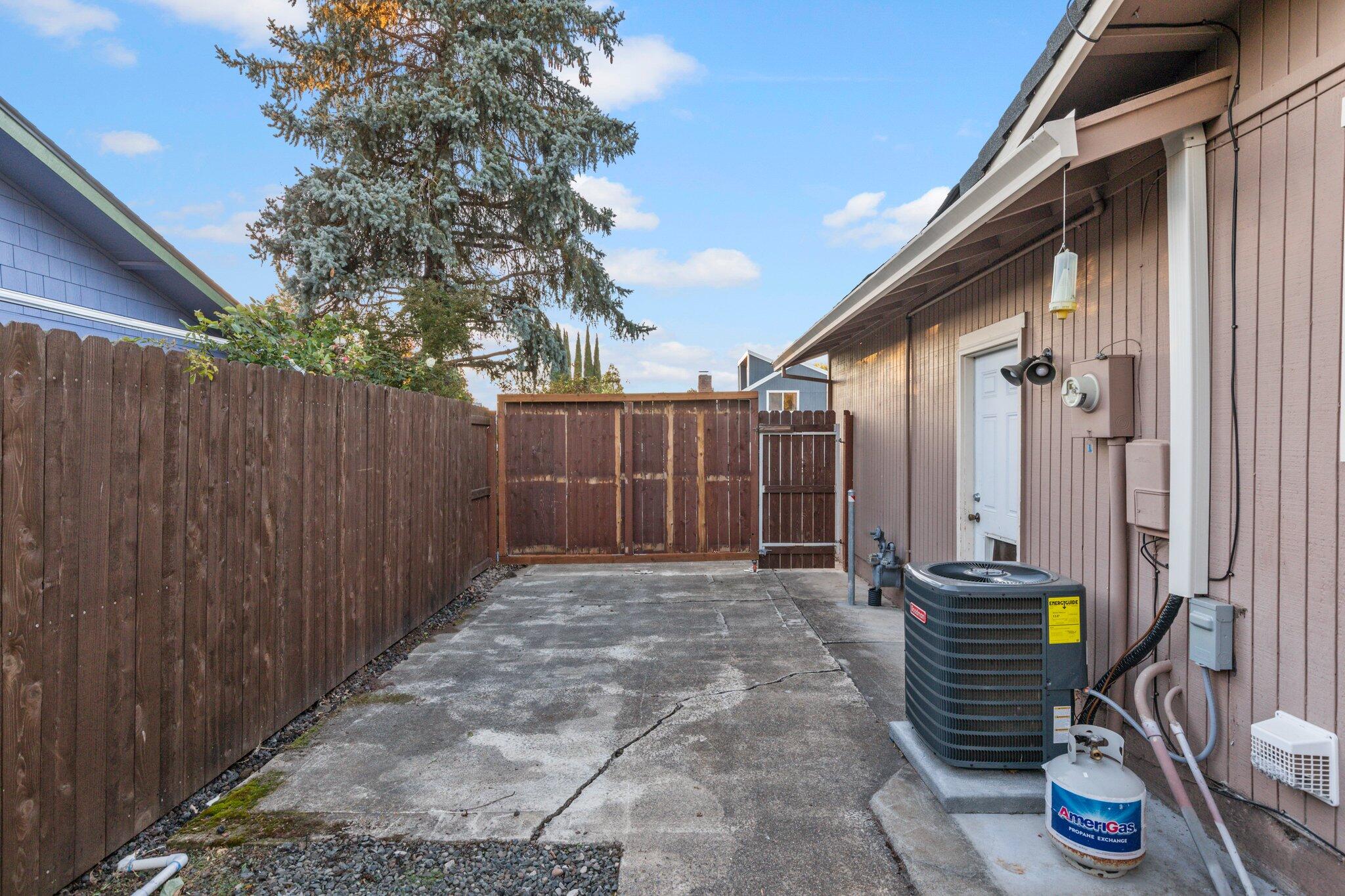 2894 Aldersgate Road Medford, OR 97504 - Photo 27 of 27 32-web-or-mls-WCIL0143