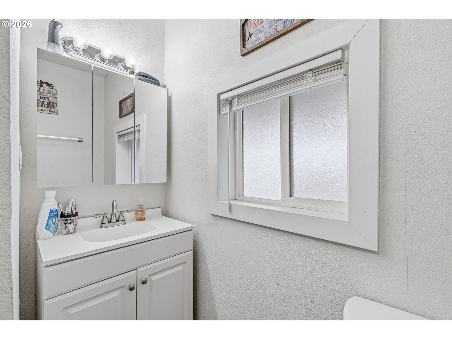 228 Holcomb Spur Road Kelso, WA 98626 - Photo 10 of 23 a bathroom with a sink vanity and mirror