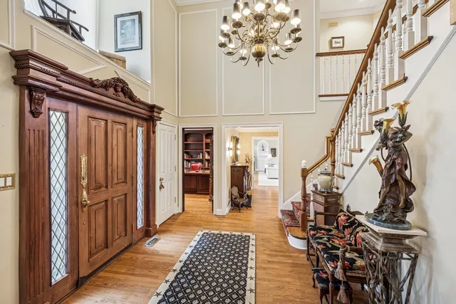 a view of entryway with a livingroom
