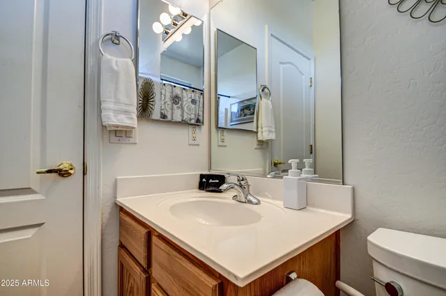 $2,600 | 3928 East Minton Street, Phoenix, AZ 85042