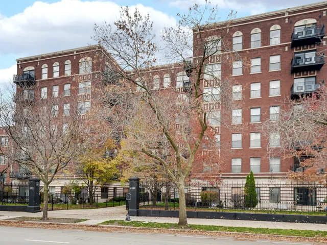 $215,000 | 4537 South Drexel Boulevard, Unit 503, Chicago, IL 60653