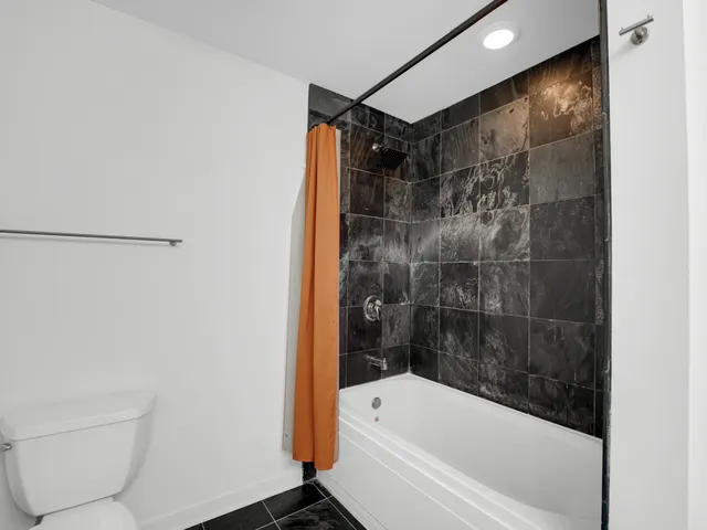 $215,000 | 4537 South Drexel Boulevard, Unit 503, Chicago, IL 60653