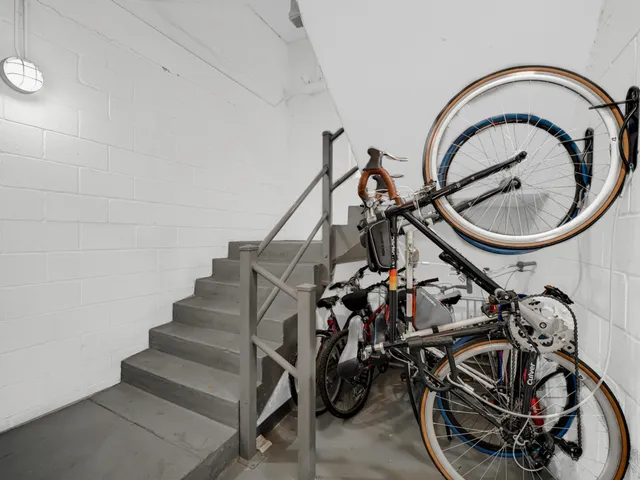 $215,000 | 4537 South Drexel Boulevard, Unit 503, Chicago, IL 60653