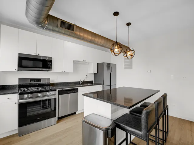 $215,000 | 4537 South Drexel Boulevard, Unit 503, Chicago, IL 60653