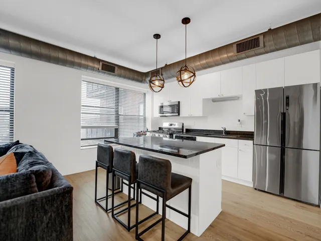 $215,000 | 4537 South Drexel Boulevard, Unit 503, Chicago, IL 60653