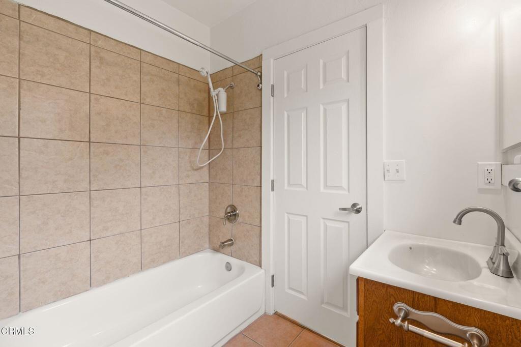 449 Clay Street Fillmore, CA 93015 - Photo 11 of 60