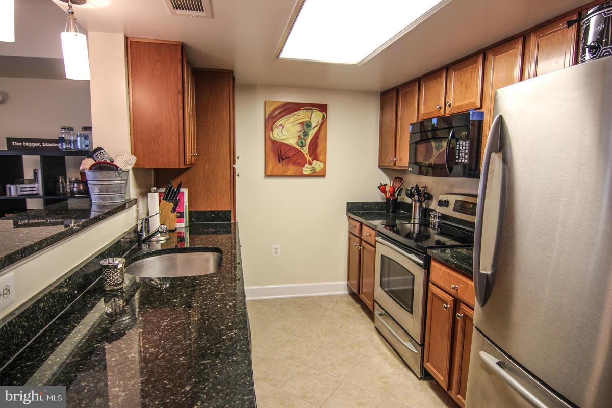11800 Sunset Hills Road, Unit 813 Reston, VA 20190 - Photo 5 of 28 Kitchen