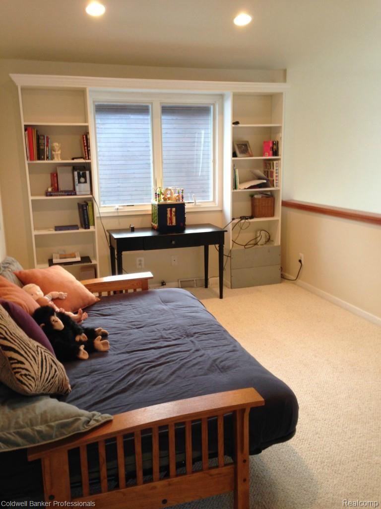 9653 Norman Road Clarkston, MI 48348 - Photo 22 of 39 Landing furnished.jpg