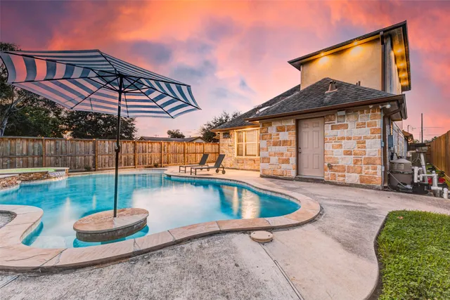 $379,900 | 402 Avenue H, South Houston, TX 77587