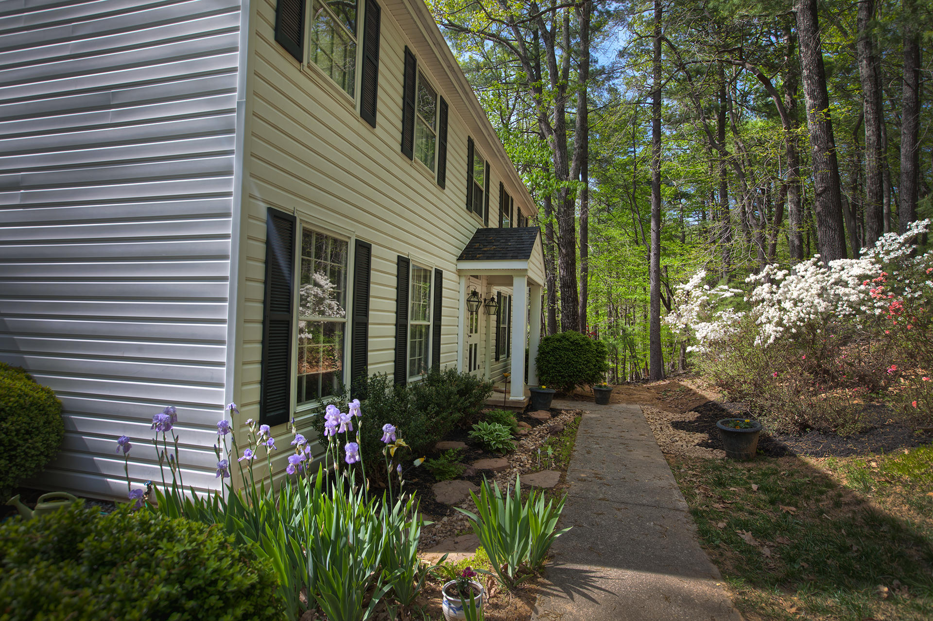 6905 Mt Chestnut Road Roanoke, VA 24018 - Photo 3 of 33 Fresh landscaping