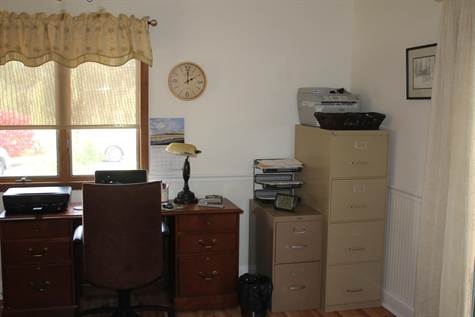 574 Sterrett Road Fairfield, VA 24435 - Photo 5 of 24 a living room with furniture and a window