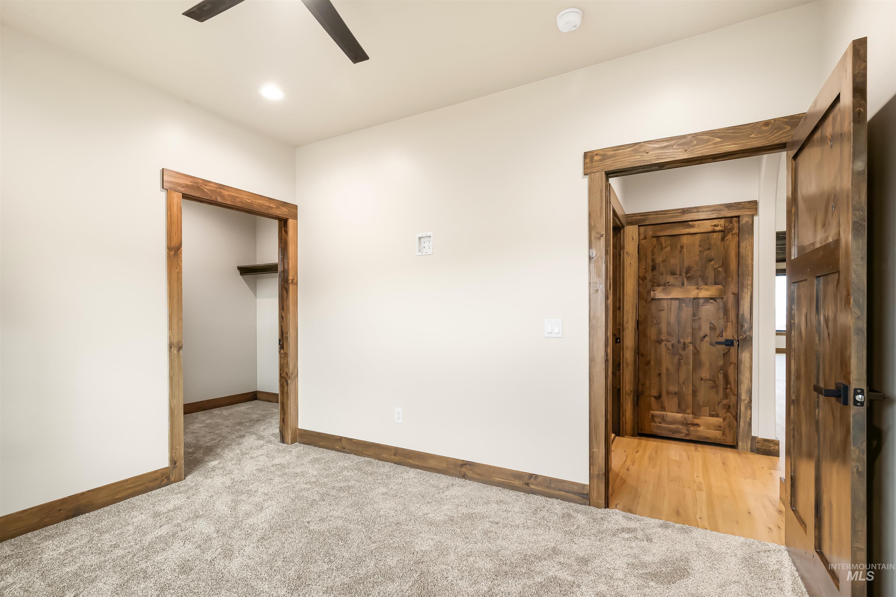2271 Chukar Lane Clarkston, WA 99403 - Photo 9 of 44 Main floor bedroom with walk-in closet.
