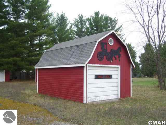 10360 North Finley Lk Road Harrison, MI 48625 - Photo 6 of 18 1767376-5.JPG