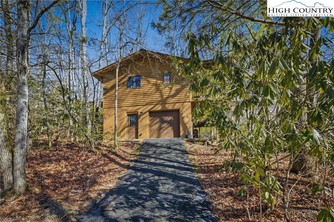 25 Poke Road Newland, NC 28657 - Photo 28 of 33 a view of a pathway of a building