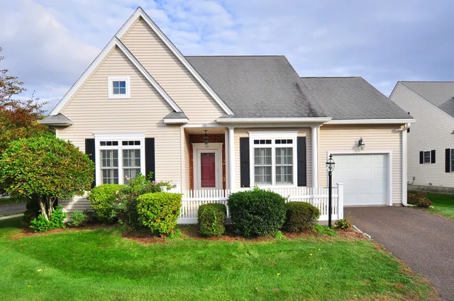 $400,000 | 201 Kenswick Lane, Unit 201, Windsor, CT 06095