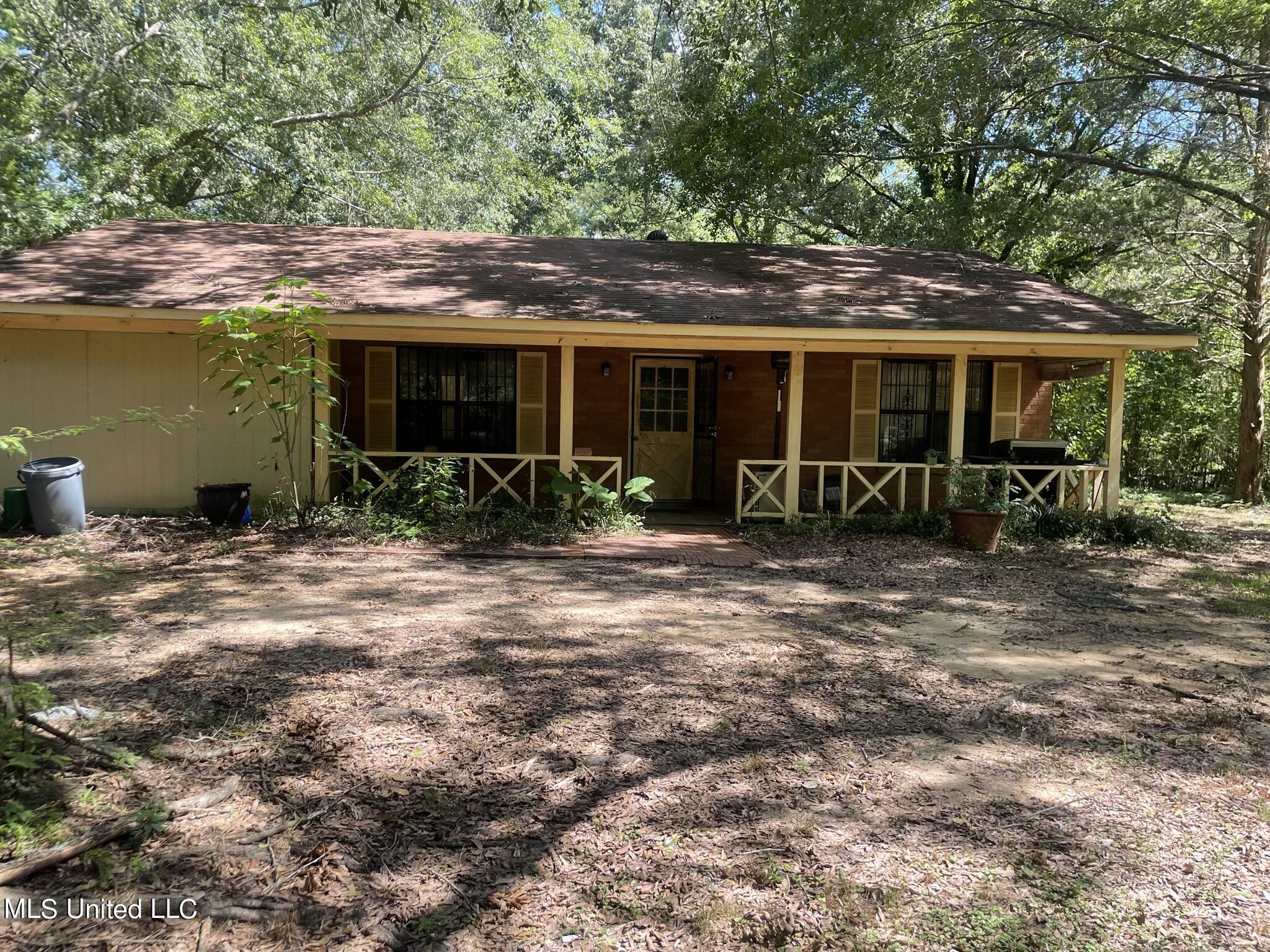 519 Davis Crossing Road Canton, MS 39046 - Photo 1 of 12 E8512FC2-0A2A-4571-9ECC-226D36D076B0