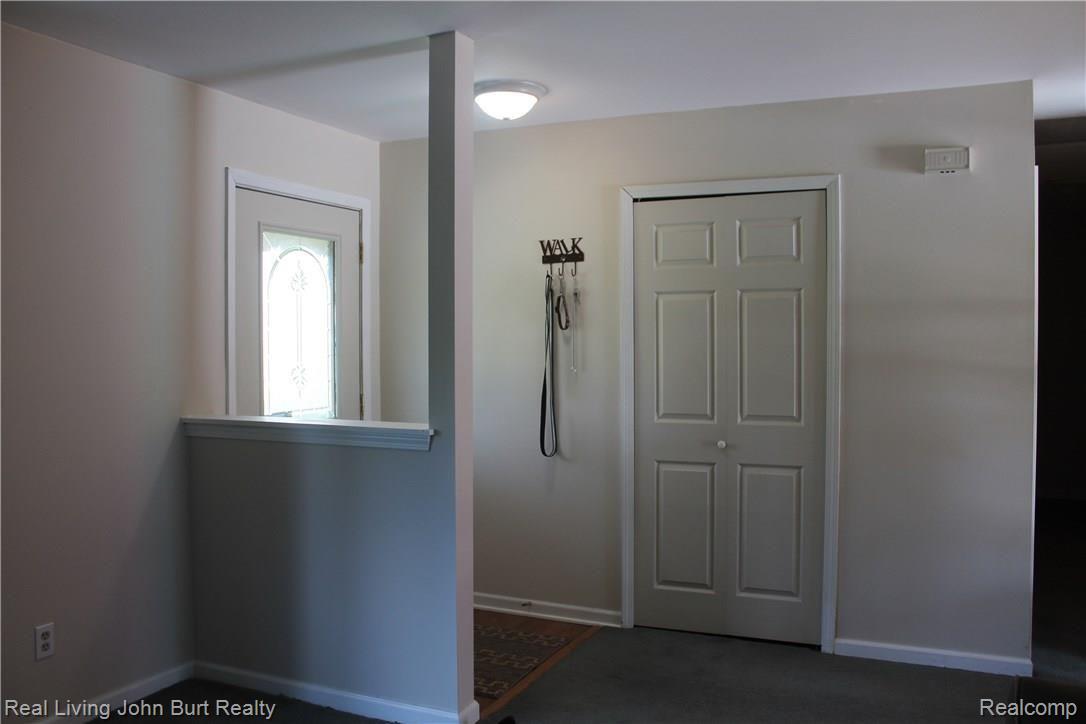 3045 South Vassar Road Davison, MI 48423 - Photo 5 of 19 Front Entrance.JPG