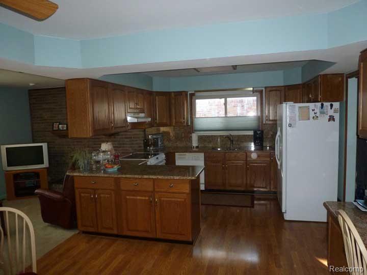 20463 Coachwood Road Riverview, MI 48193 - Photo 11 of 44 6.jpg