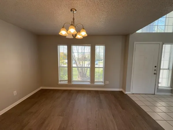 $349,900 | 704 Inglewood Trail, DeSoto, TX 75115