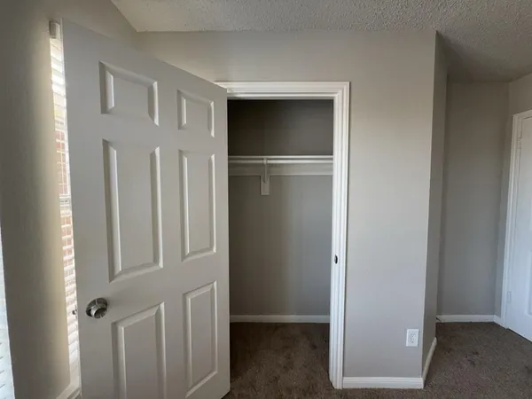 $349,900 | 704 Inglewood Trail, DeSoto, TX 75115
