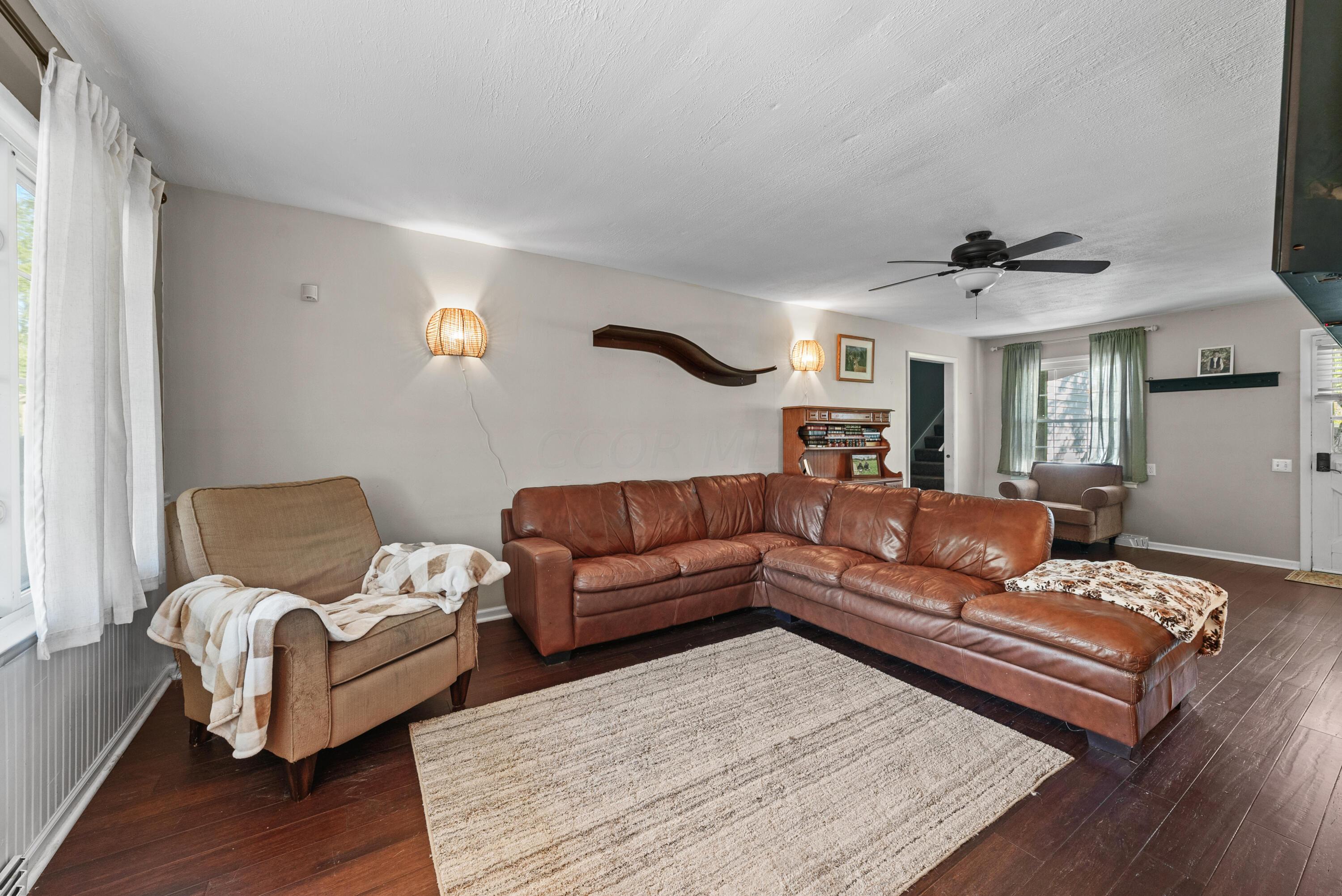 244 Blacks Road Pataskala, OH 43062 - Photo 9 of 34 Living Room