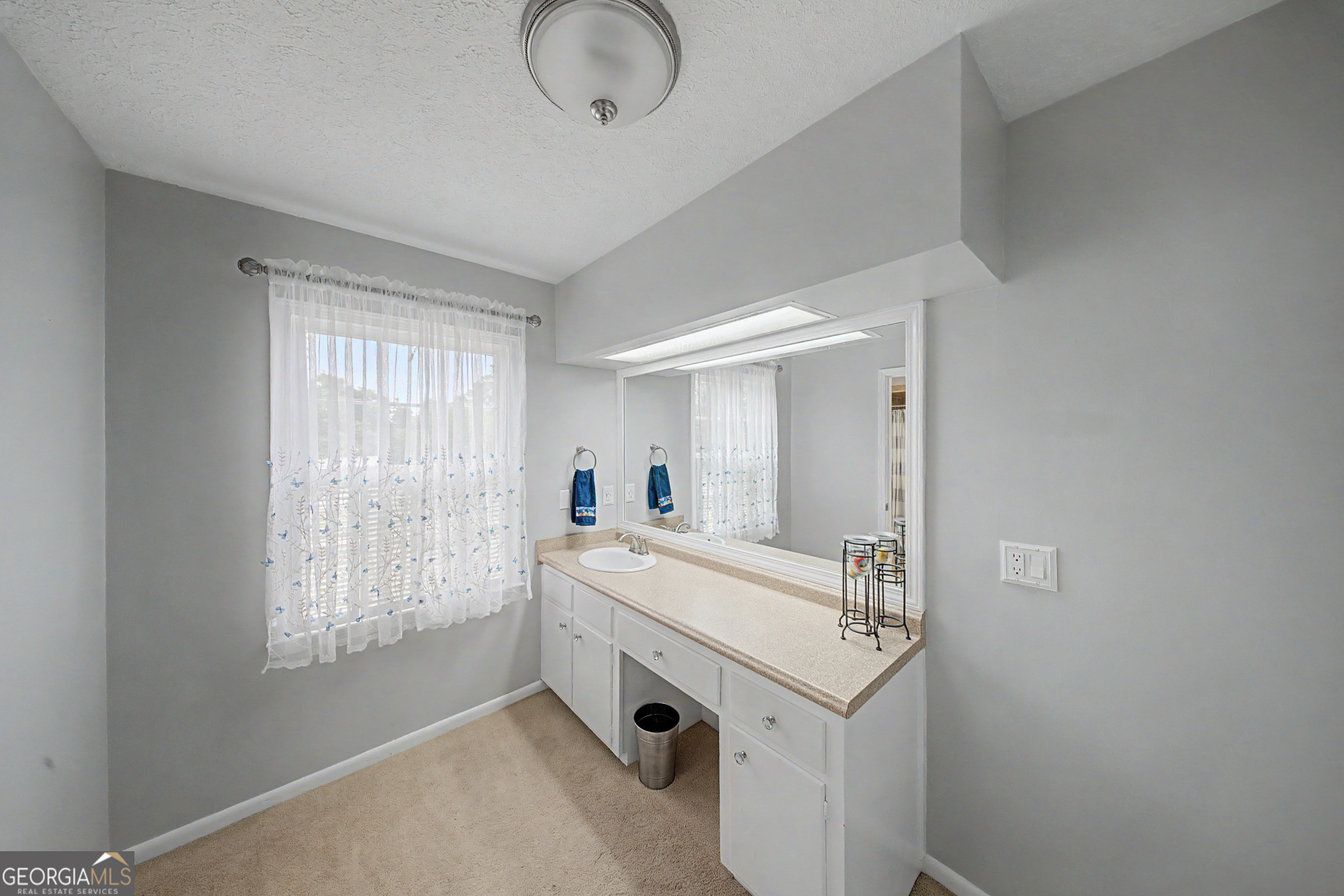 306 Holly Trail Moultrie, GA 31768 - Photo 20 of 40 a utility room with dryer and washer