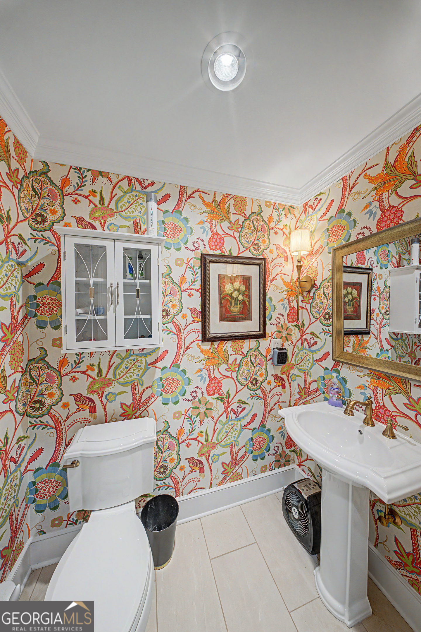 306 Holly Trail Moultrie, GA 31768 - Photo 10 of 40 a bathroom with a sink toilet and mirror