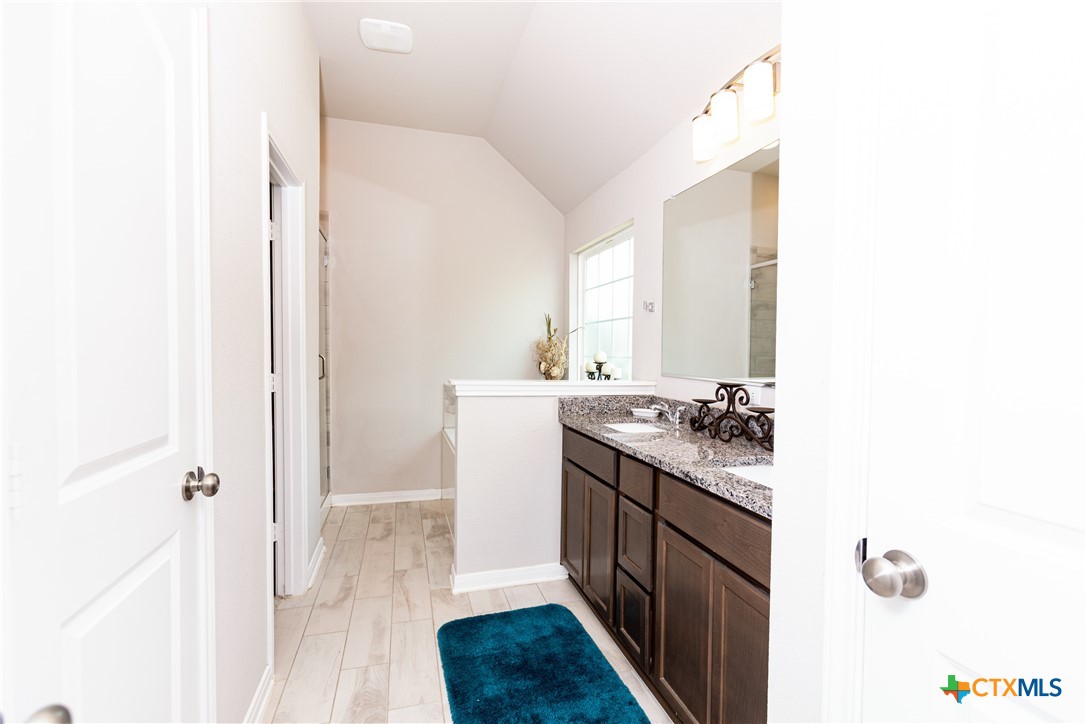 903 Fallbrook Drive Temple, TX 76502 - Photo 14 of 33 Master bathroom - Dual vanity. Granite countertop.