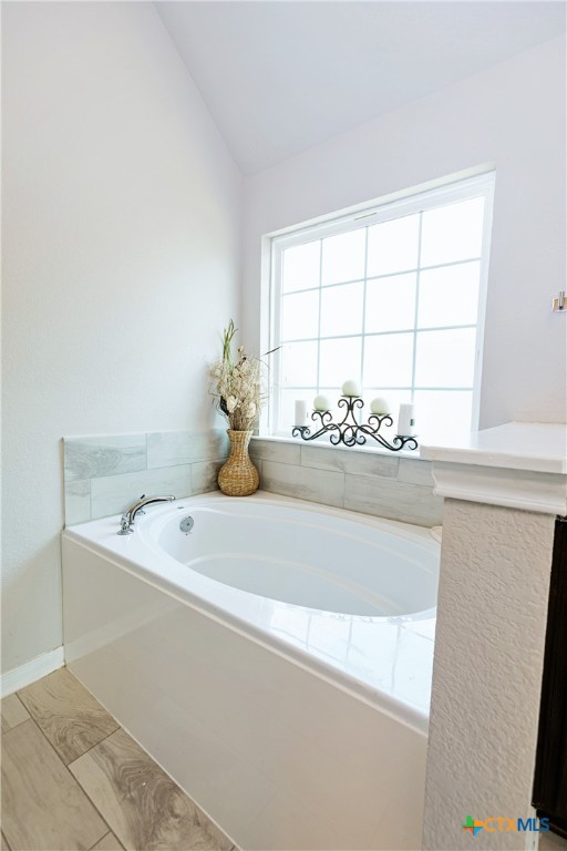 903 Fallbrook Drive Temple, TX 76502 - Photo 15 of 33 Nice garden tub for those relaxing moments.