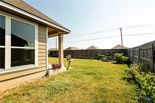 a view of a house with a backyard