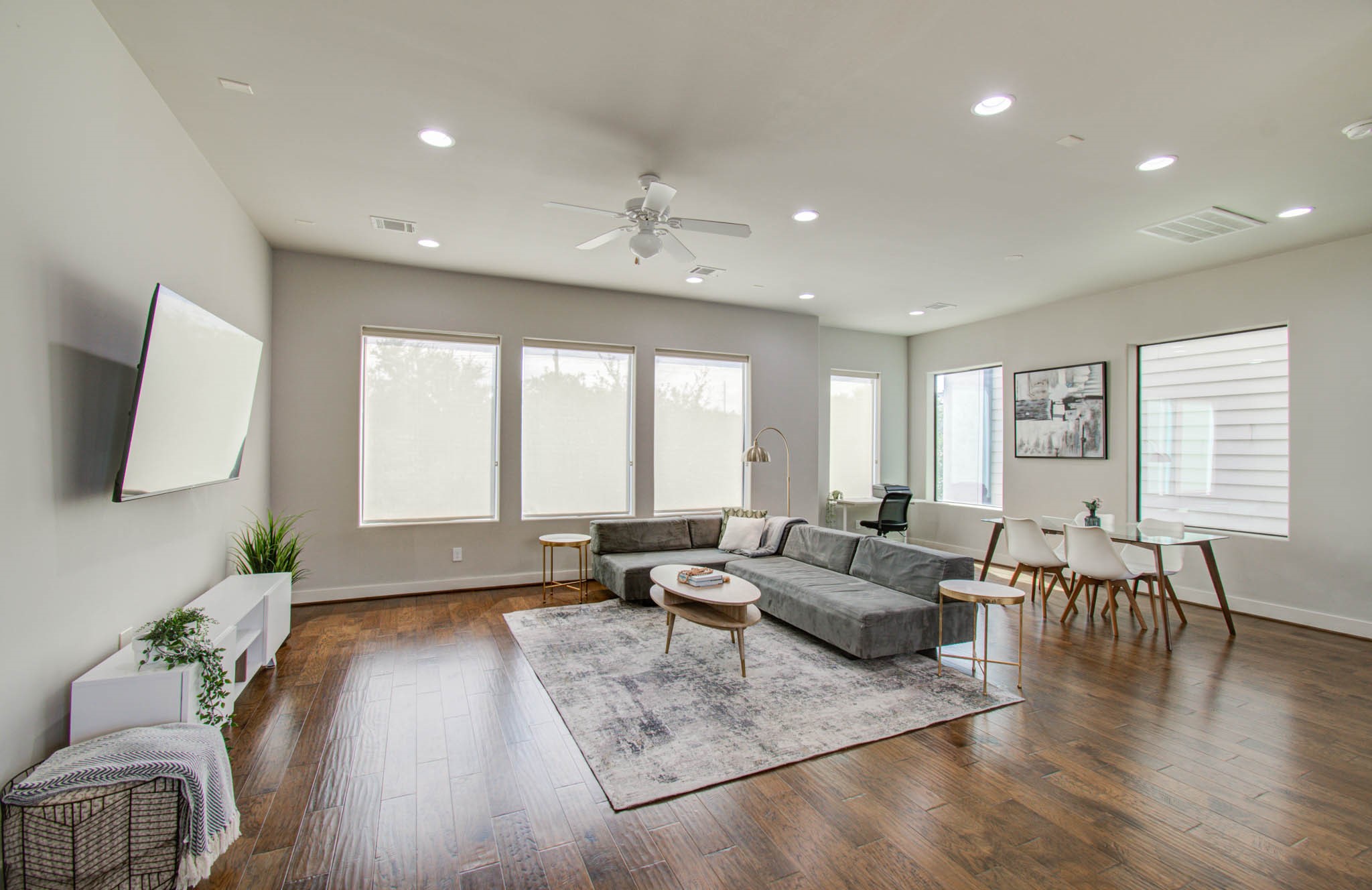 509 Gregg Street Houston, TX 77020 - Photo 18 of 38 a living room with furniture wooden floor and a large window