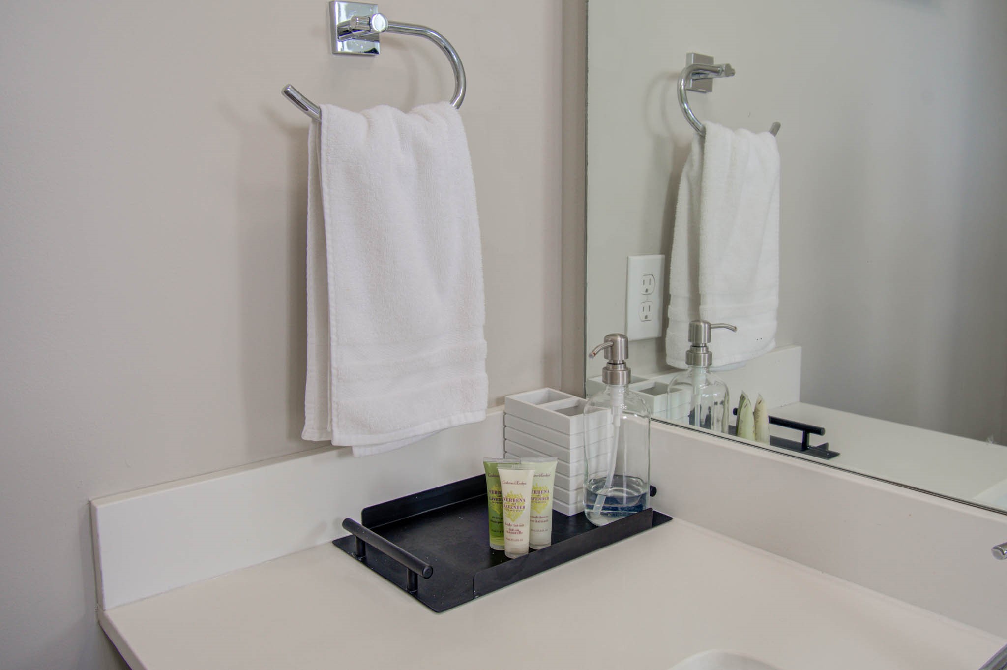 509 Gregg Street Houston, TX 77020 - Photo 35 of 38 a bathroom with a double vanity sink and a mirror