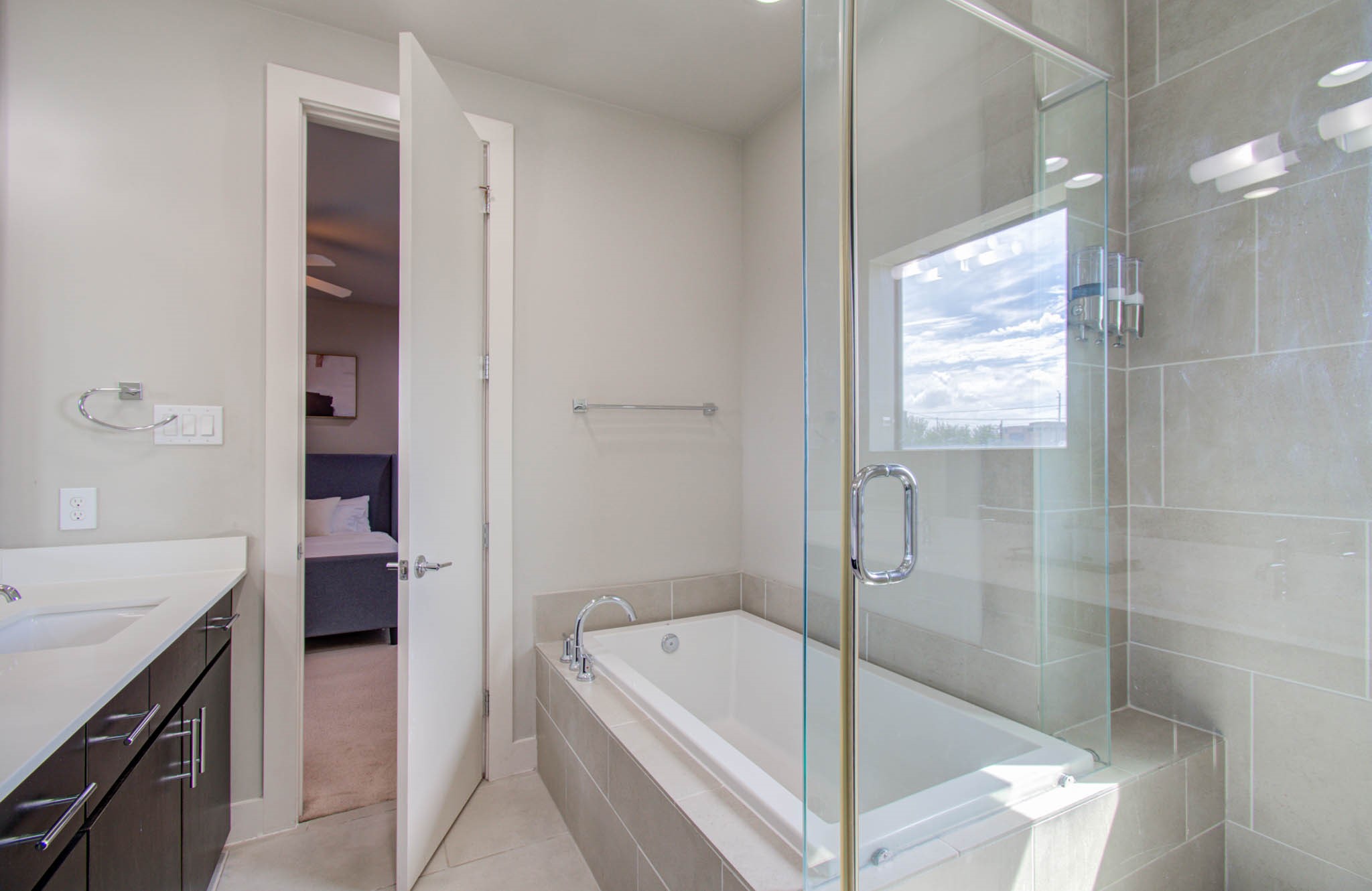 509 Gregg Street Houston, TX 77020 - Photo 36 of 38 a bathroom with a tub a sink and a shower