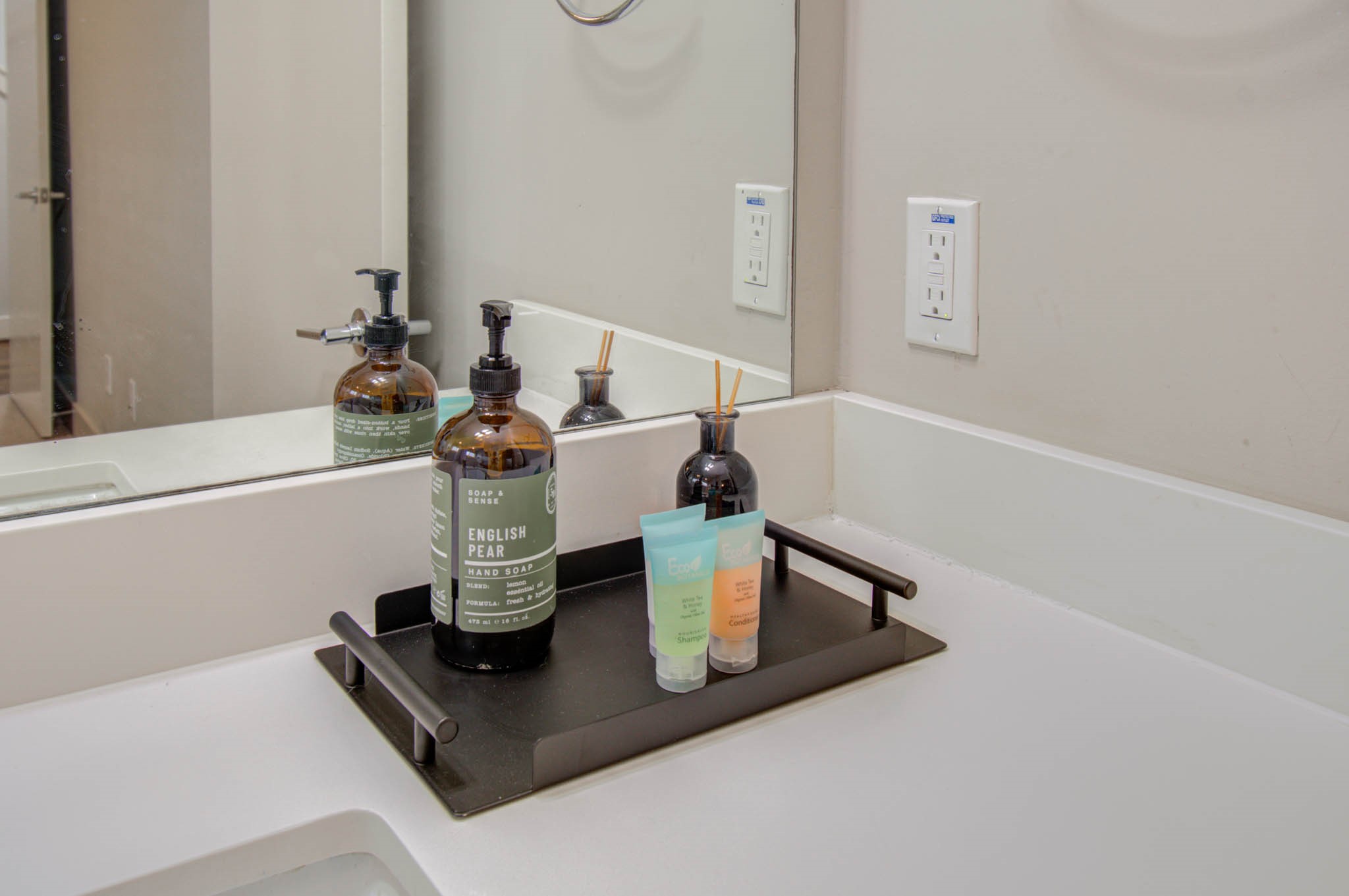 509 Gregg Street Houston, TX 77020 - Photo 10 of 38 a view of dining room with two of the front door