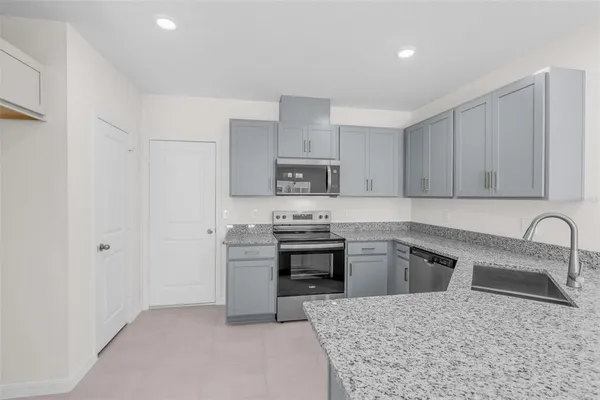 $2,200 | 2833 Moonshadow Court, Clermont, FL 34714