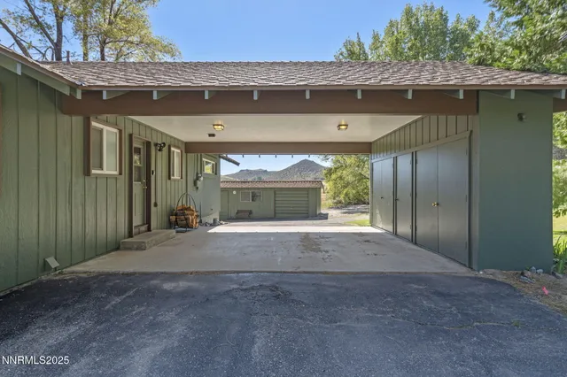 a very nice looking room with a bench